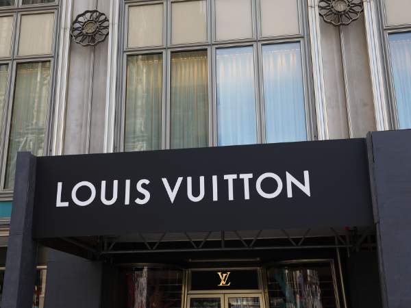 ร้าน กระเป๋า Louis Vuitton